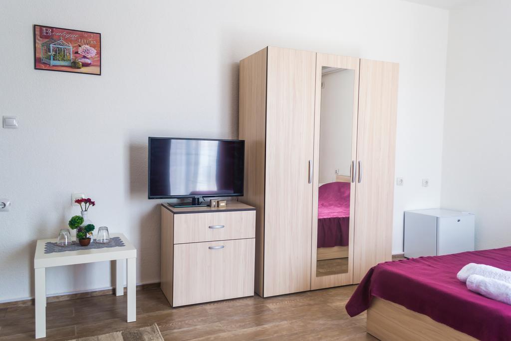 Bed & Breakfast Delikates Stojakovo Luaran gambar