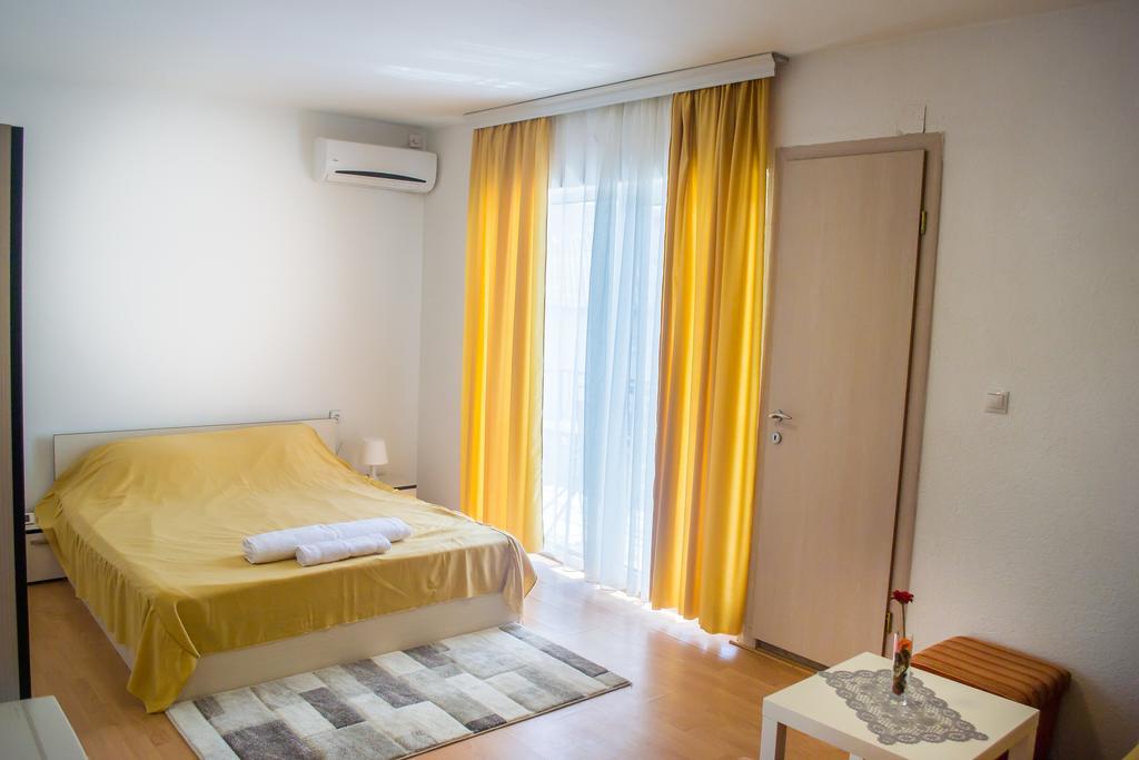 Bed & Breakfast Delikates Stojakovo Luaran gambar