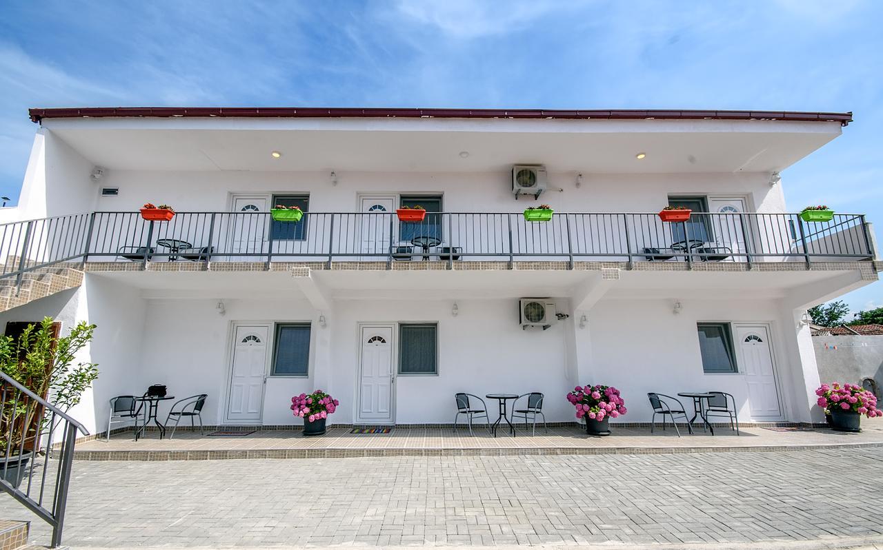 Bed & Breakfast Delikates Stojakovo Luaran gambar