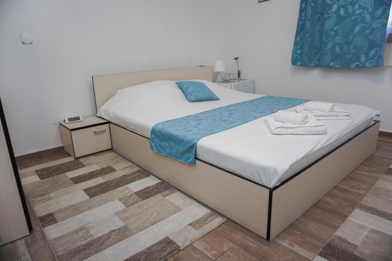 Bed & Breakfast Delikates Stojakovo Luaran gambar