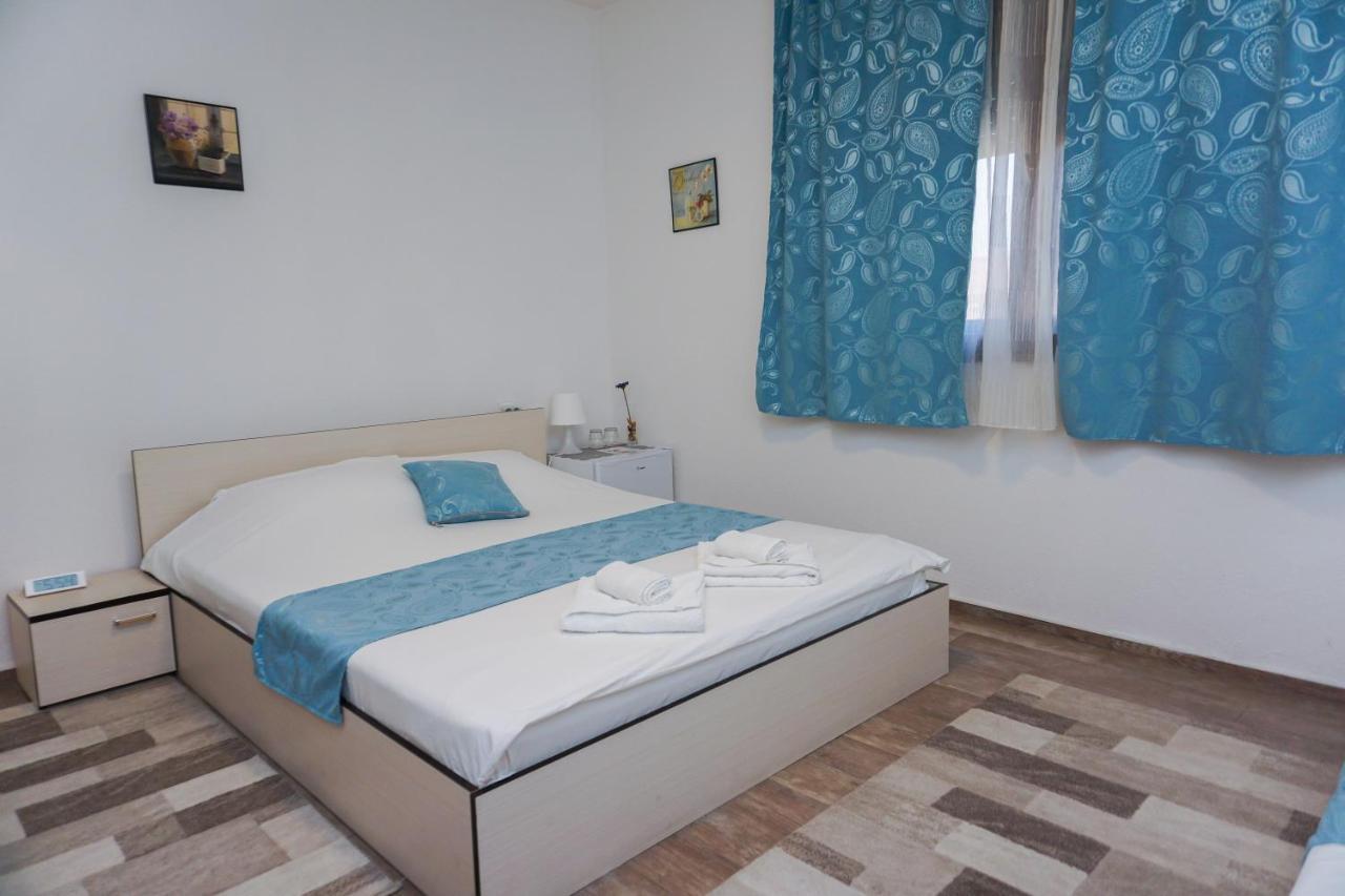 Bed & Breakfast Delikates Stojakovo Luaran gambar