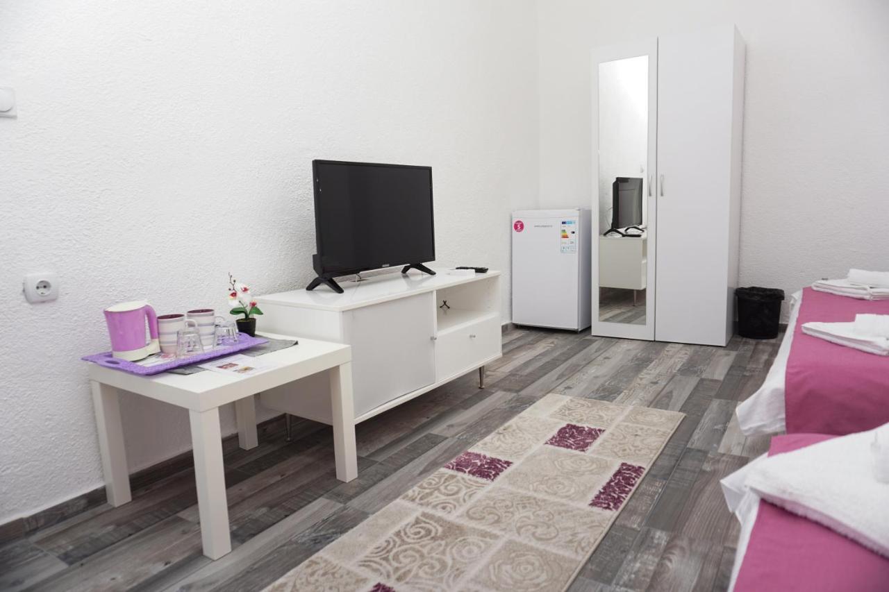 Bed & Breakfast Delikates Stojakovo Luaran gambar